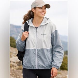 Columbia Gray/White Morning View Mock Neck Pull Close Collared Windbreaker